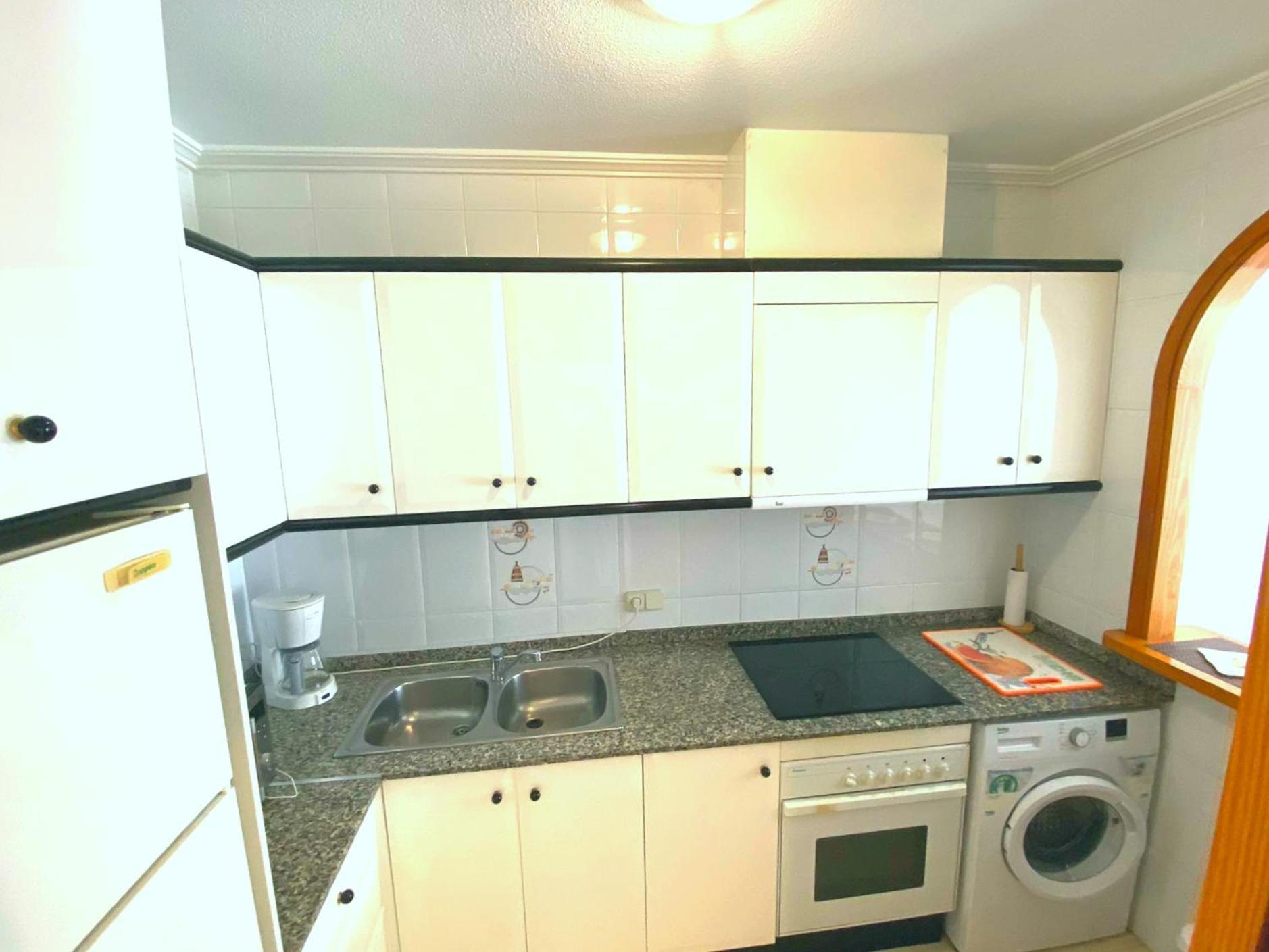 Beautiful Flat In Torrevieja, On The Spanish Seaside - Szep Lakas Torreviejaban, A Spanyol Tengerparton Apartment